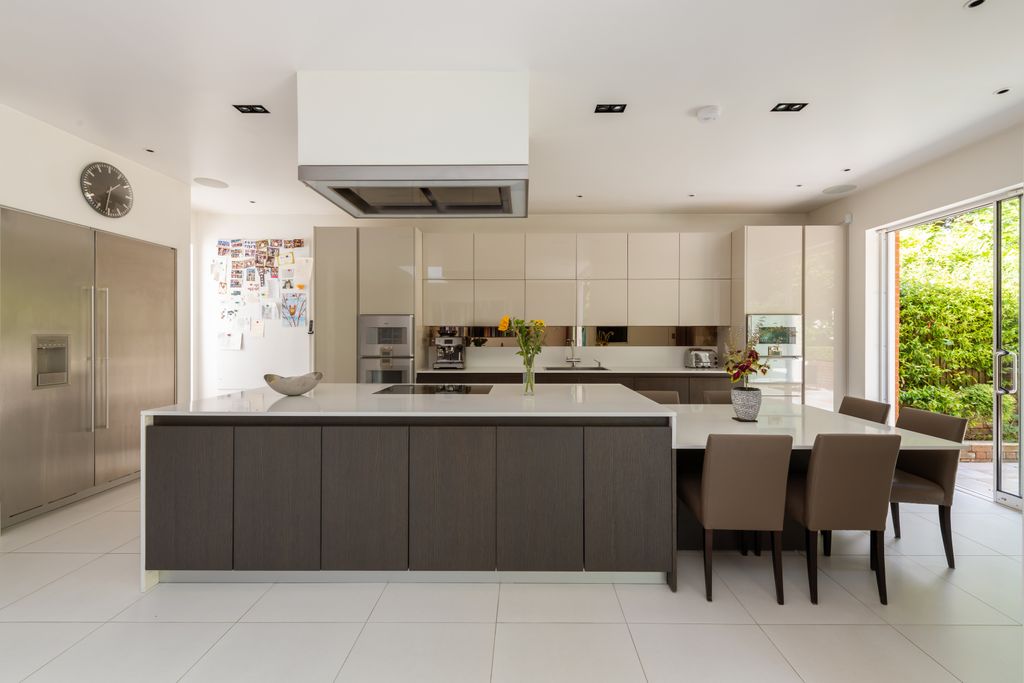 Property photo 2 of 21