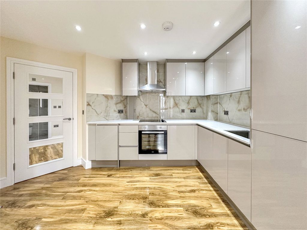 Property photo 2 of 9 Picture No. 10