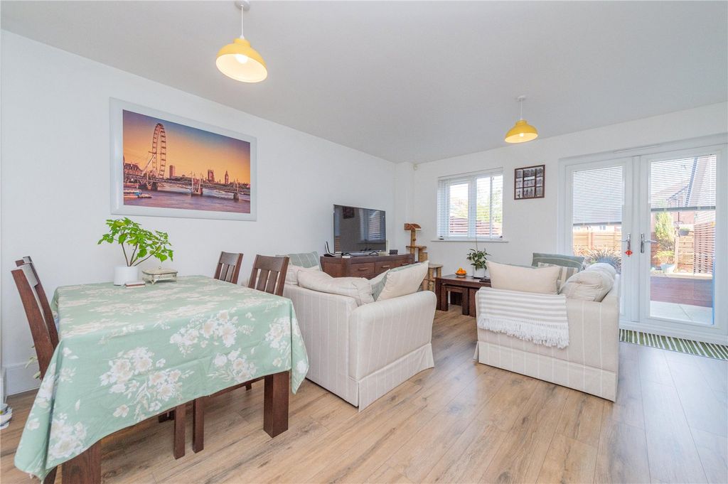 Property photo 3 of 32 Picture No. 24