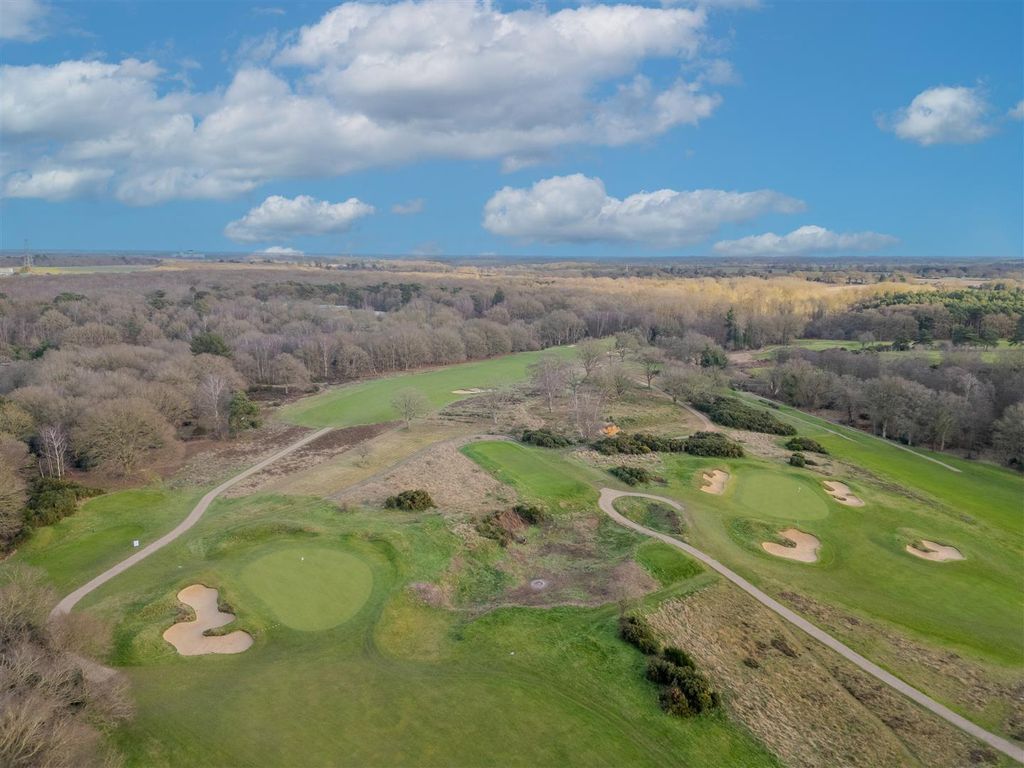 Property photo 2 of 25 Valleyview Drone-2.Jpg