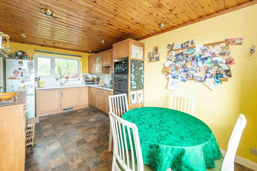 Property photo 3 of 31