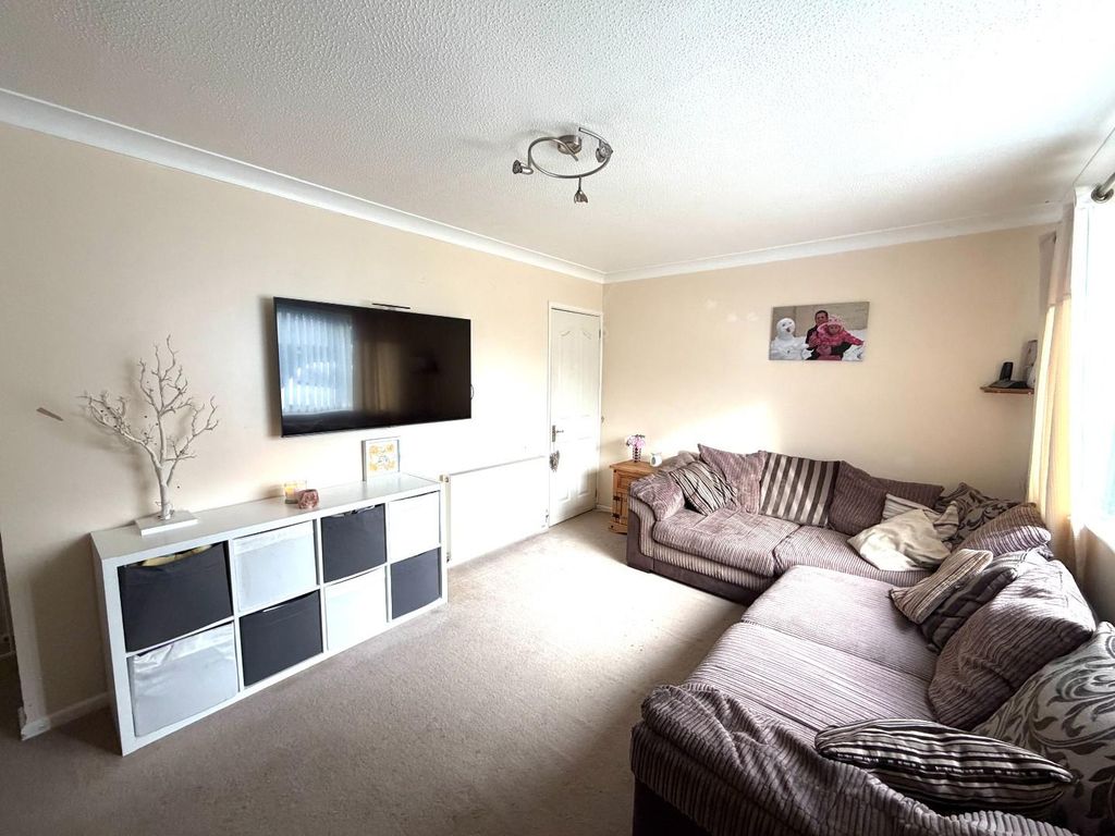 Property photo 2 of 9 Living Room.Jpg