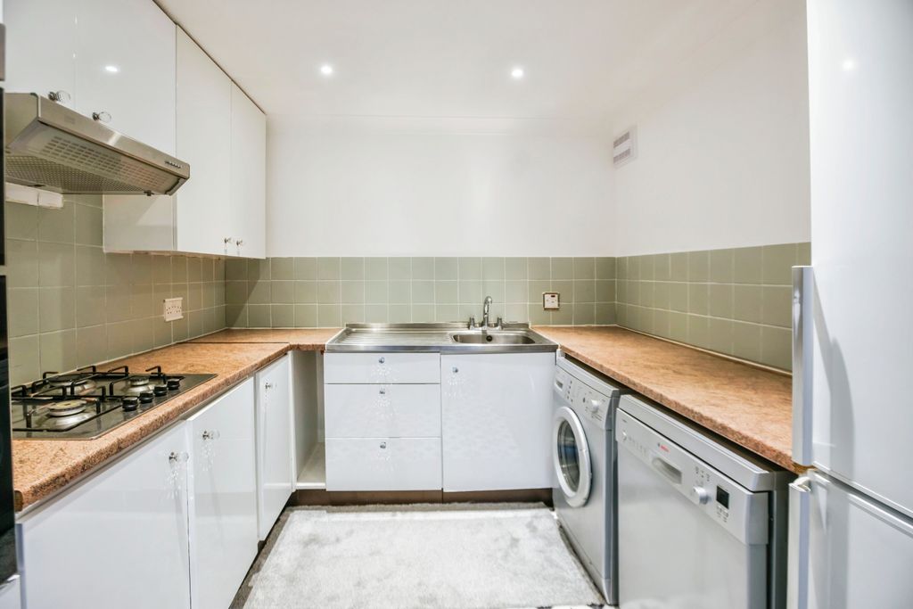 Property photo 3 of 17 Kitchen