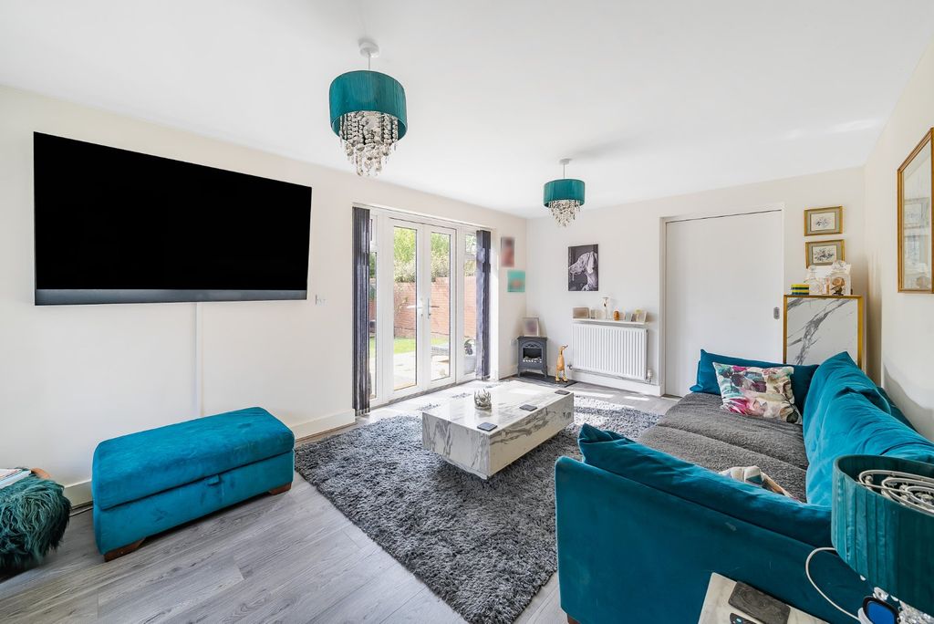 Property photo 2 of 16 Sitting Room