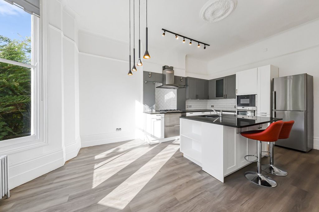 Property photo 2 of 25