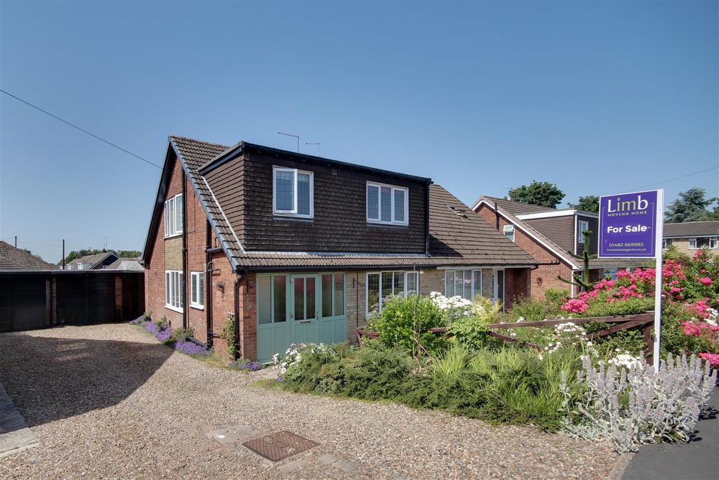 Property photo 1 of 20 St Annes Walk - Main Photo