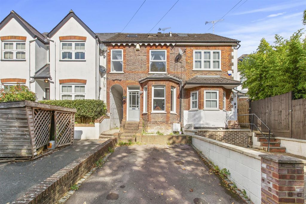 Property photo 1 of 16 27 Pinions Road, Hp13 7As-14.Jpg