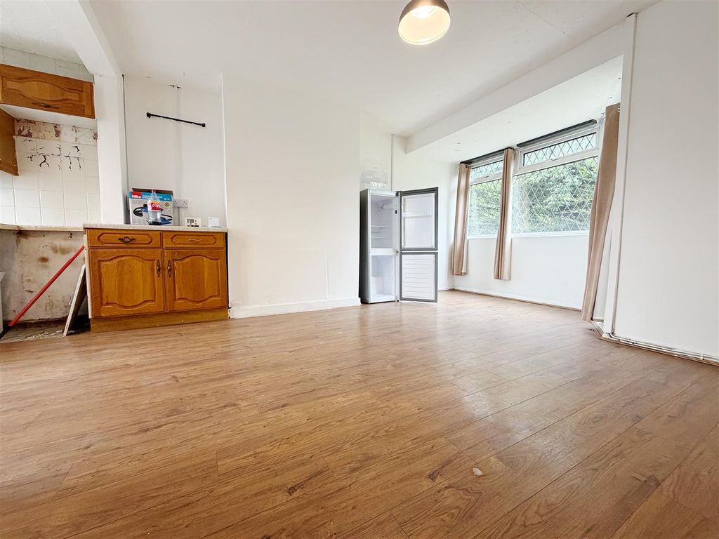 Property photo 3 of 17 Kitchen/Diner
