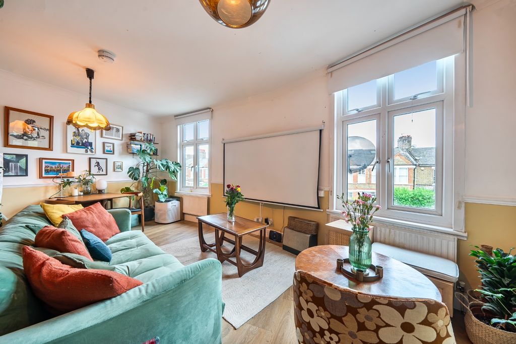 Property photo 3 of 16 5057377