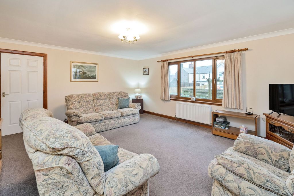 Property photo 2 of 28 Sitting Room