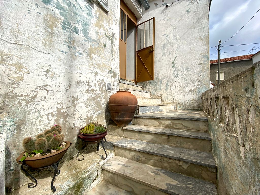 Property photo 2 of 42
