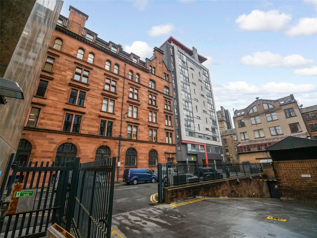 Property photo 2 of 22 Picture No. 04