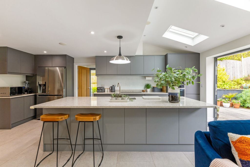 Property photo 3 of 14 Breakfast Bar