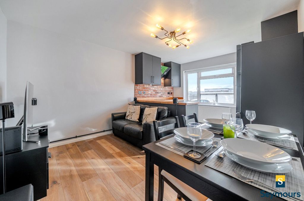 Property photo 3 of 18 Open Plan