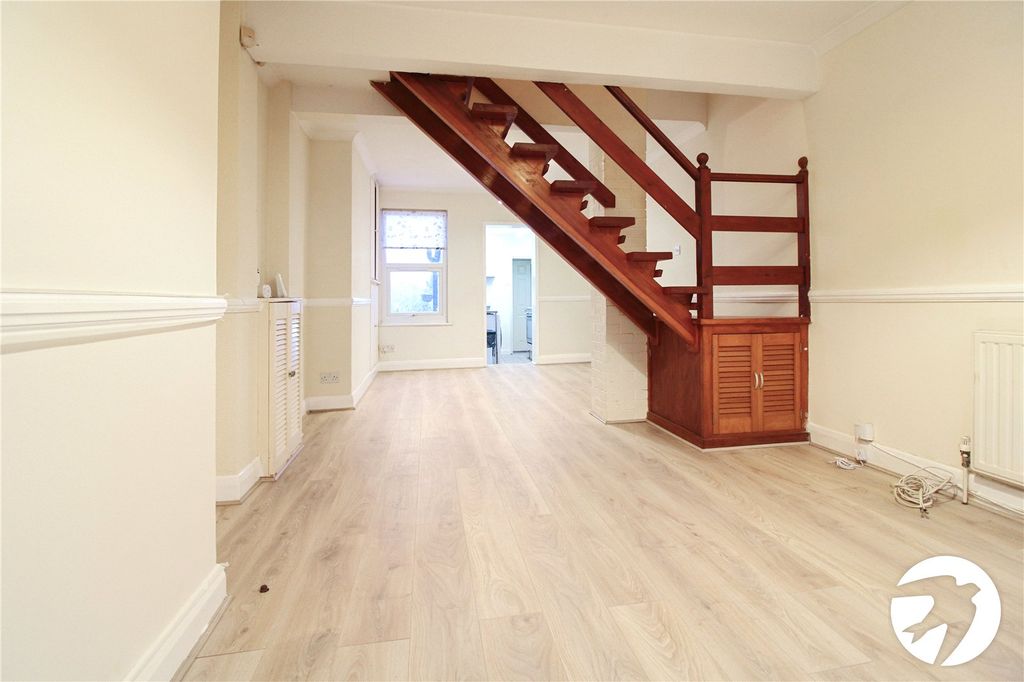 Property photo 2 of 8 Lounge/Diner