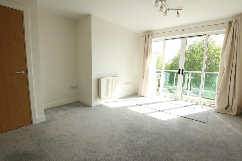 Additional image 5 of 2 bed flat for saleHighbury Drive, Leatherhead KT22
