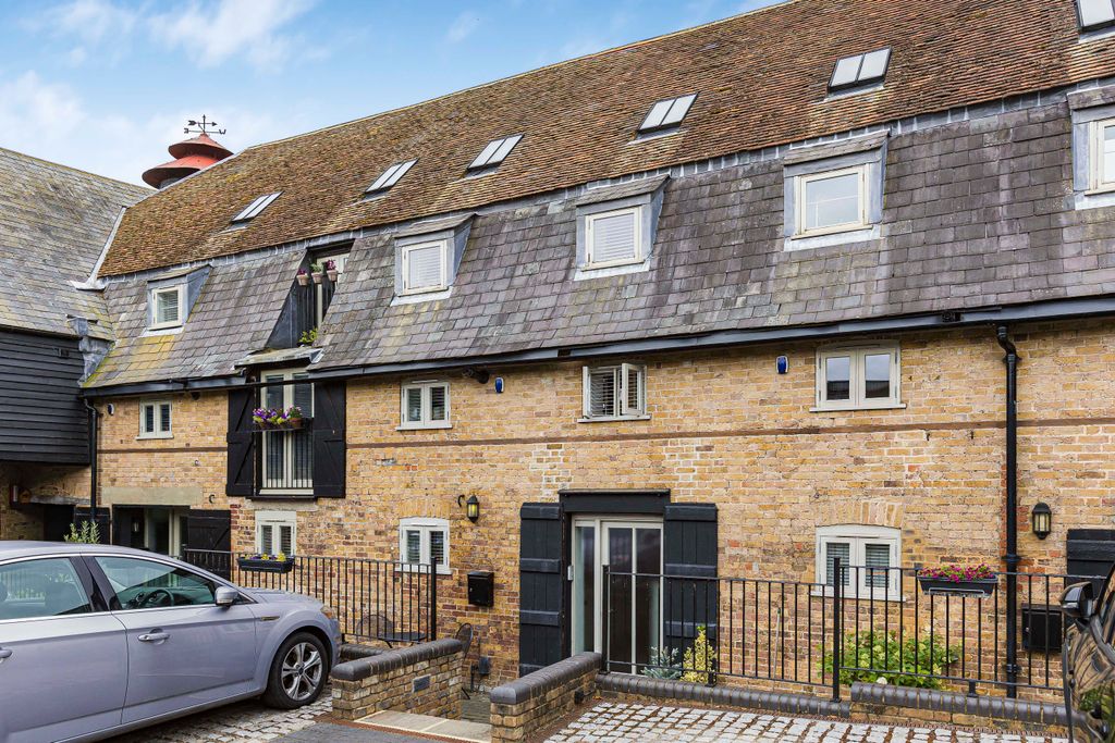 Property photo 2 of 23