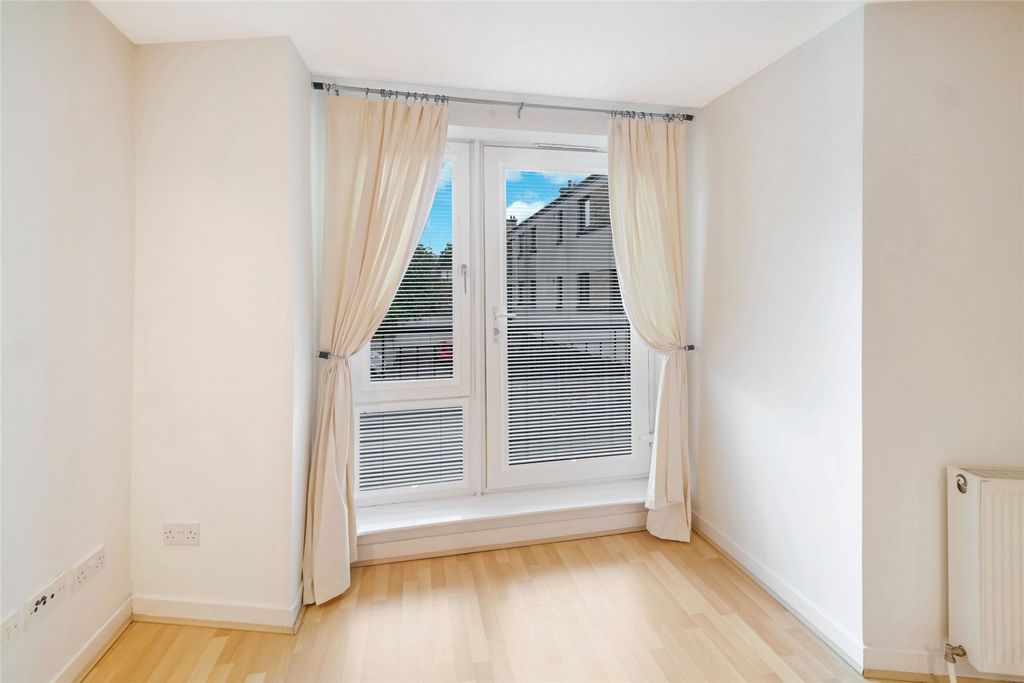 Additional image 5 of 2 bed flat for salePark Road, Hamilton, South Lanarkshire ML3