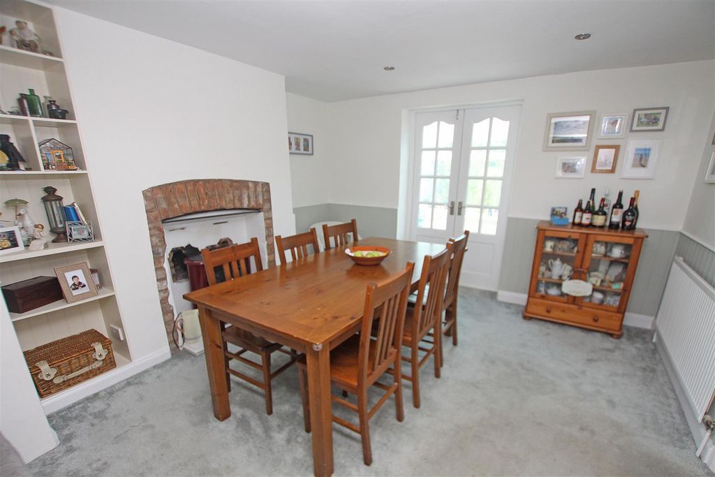 Property photo 3 of 20 Dining Area.Jpg