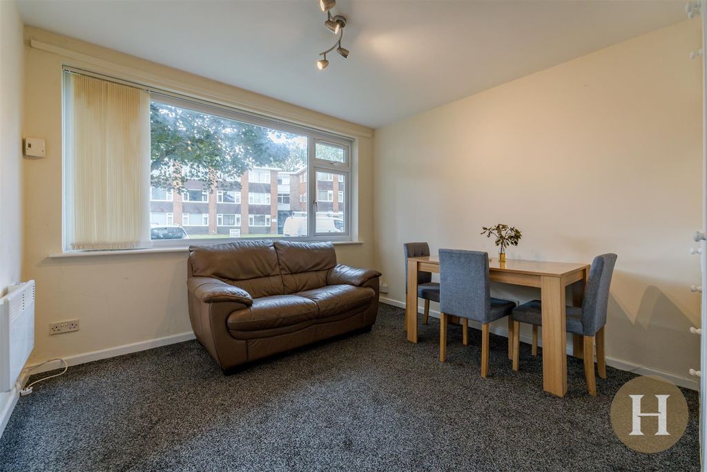 Property photo 2 of 14 Hadleigh Estate Agents-4.Jpg