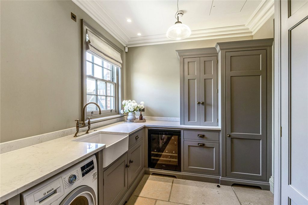 Additional image 8 of 6 bed detached house for saleChurch Gate, High Street, Edlesborough, Buckinghamshire LU6