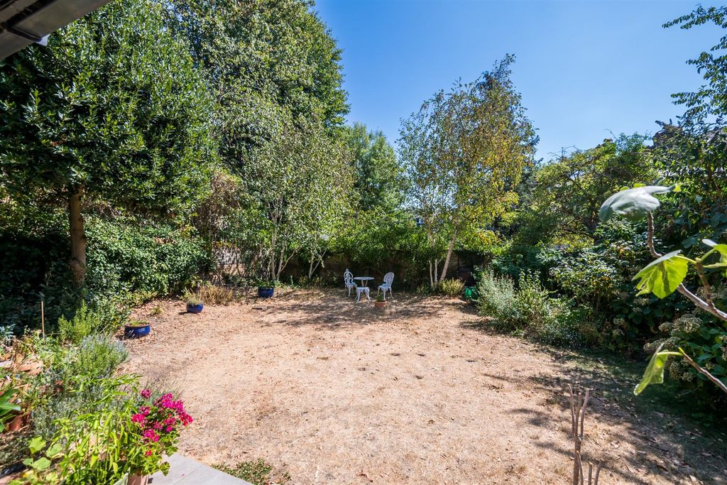 Property photo 3 of 24 93 Knatchbull Road-25.Jpg