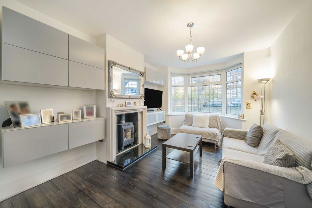 Property photo 2 of 8