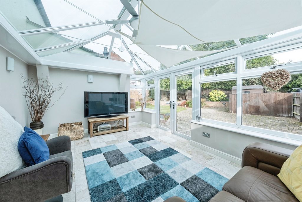 Property photo 2 of 20