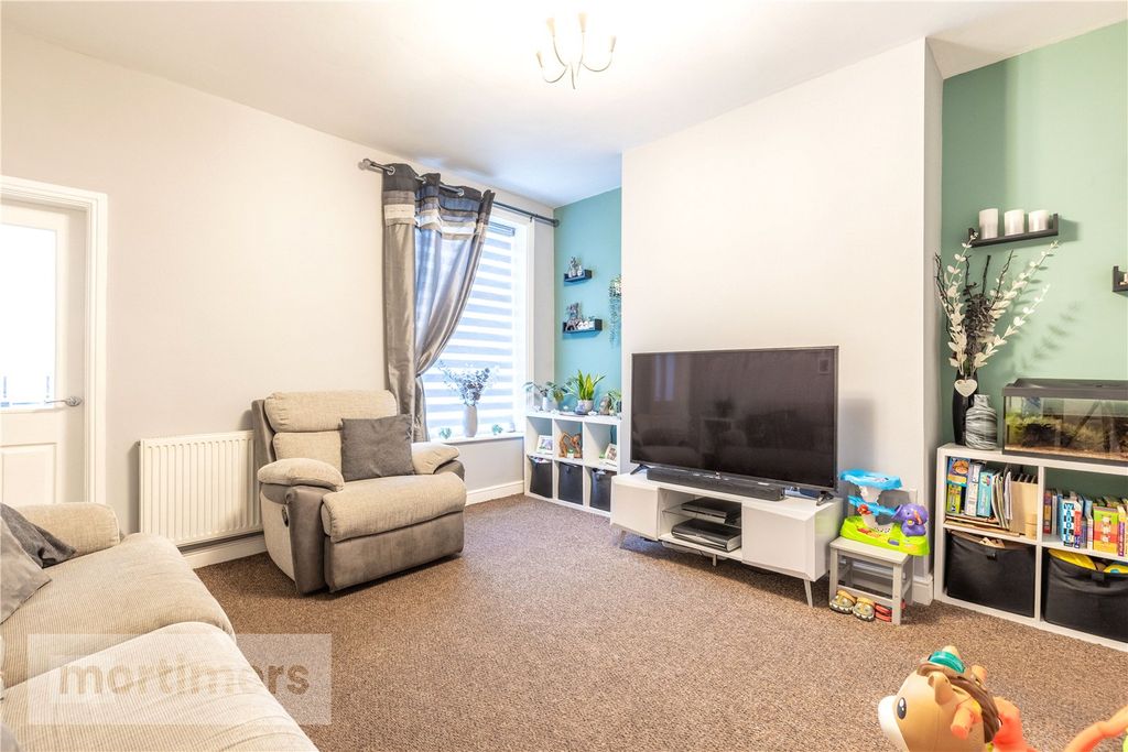 Property photo 2 of 17 Living Room