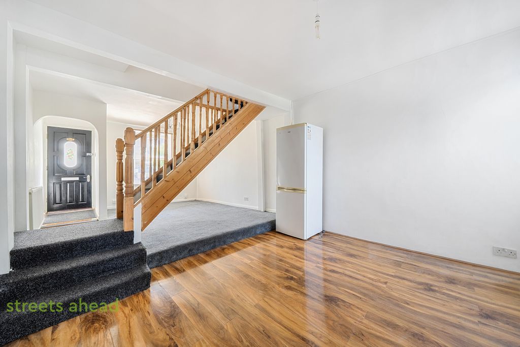 Property photo 3 of 14 4F4c5730-5789-4Ad...