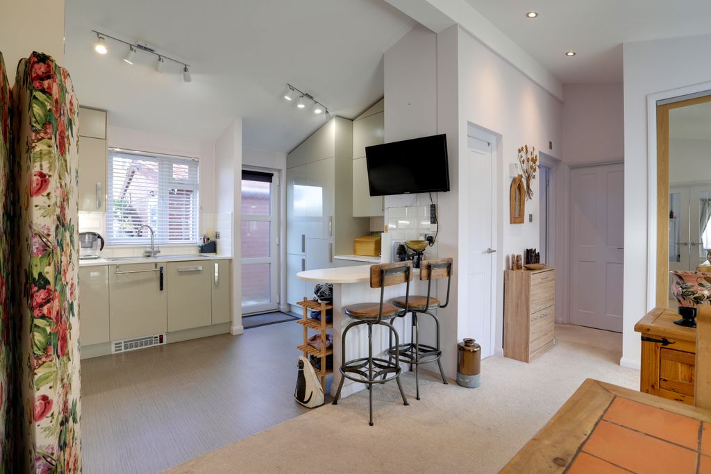 Property photo 2 of 19 Kitchen