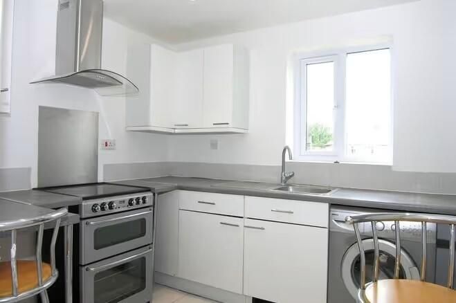 Property photo 2 of 9 Kitchen