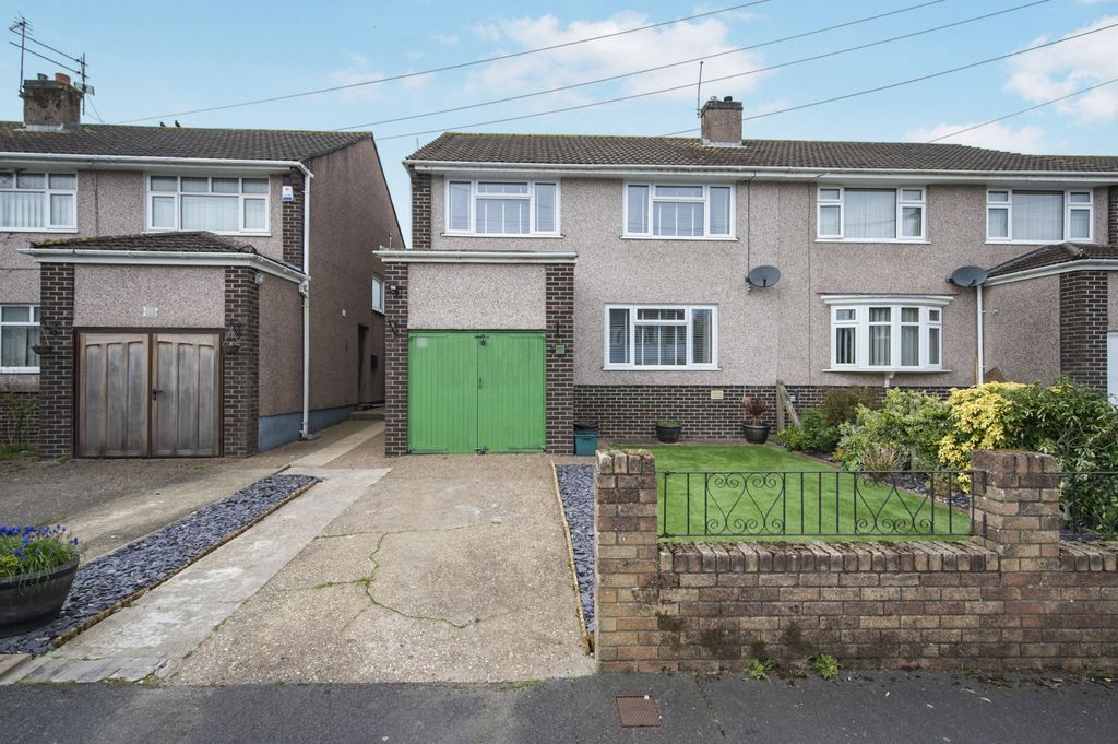 Property photo 1 of 15 Front Garden