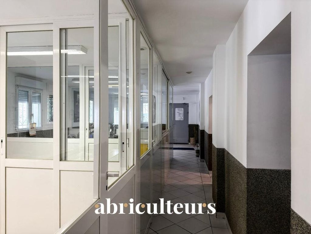 Property photo 1 of 18 Warehouse & Commercial Building Of About 695 m² For Sale In Zi Les Ferrières, Le Muy (83490)