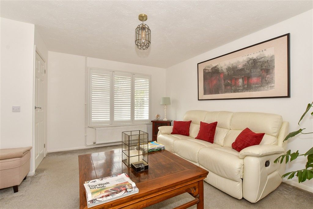 Property photo 3 of 15 Lounge