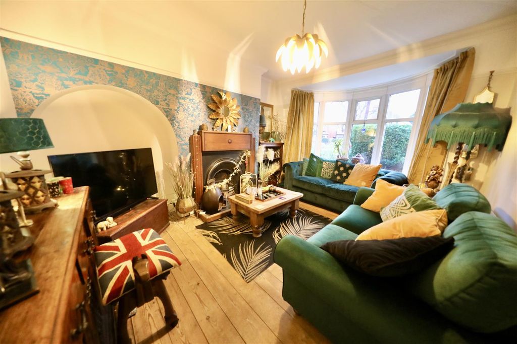 Property photo 2 of 20 Living Room