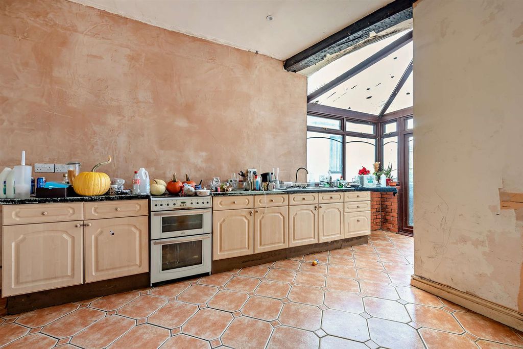 Property photo 2 of 19 8675100-Interior19-800.Jpg