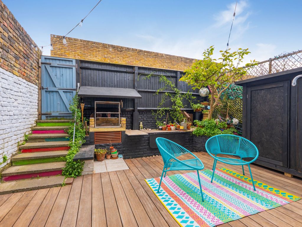 Property photo 2 of 12 Garden