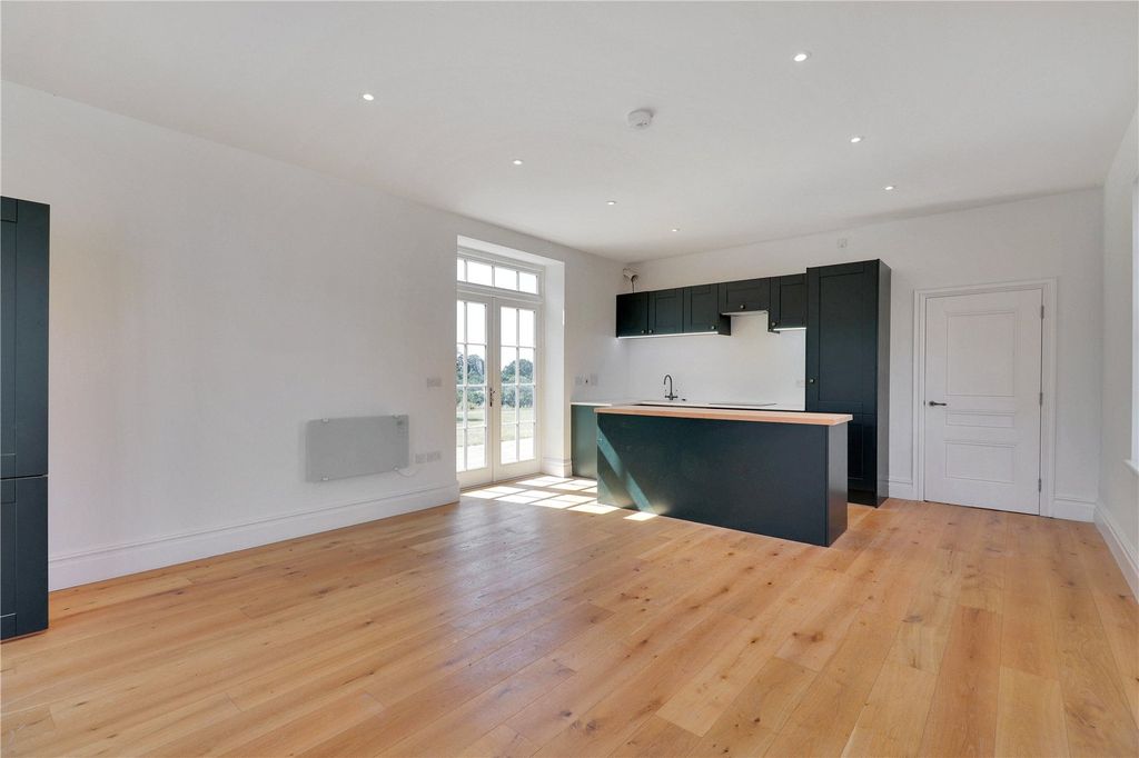 Property photo 1 of 8 Kitchen / Living