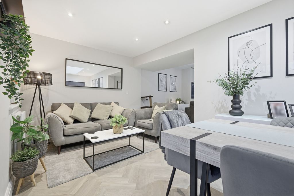 Property photo 2 of 23 4891034