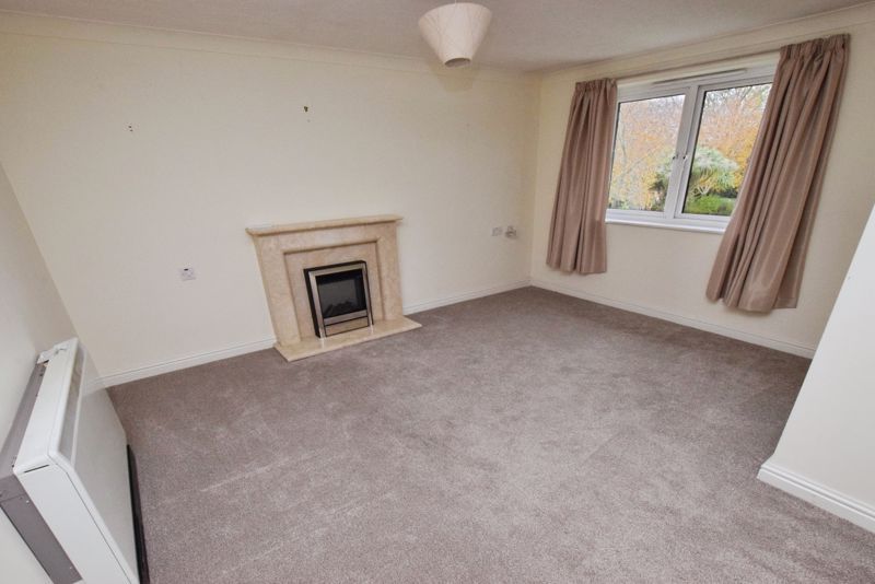 Property photo 3 of 9 Photo 4