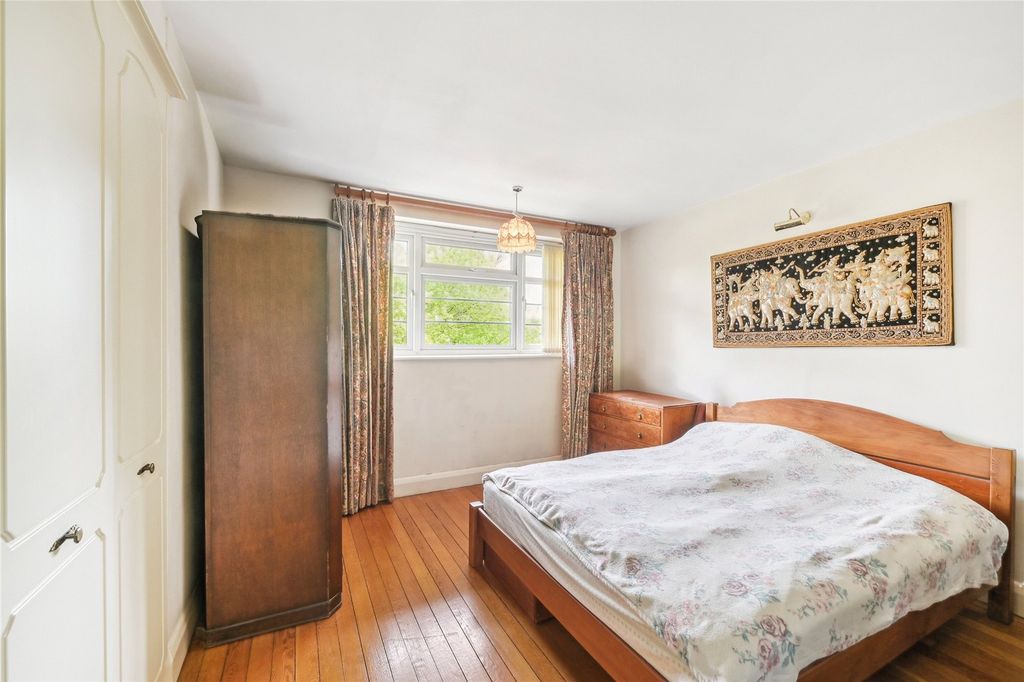 Property photo 2 of 8 Principal Bedroom