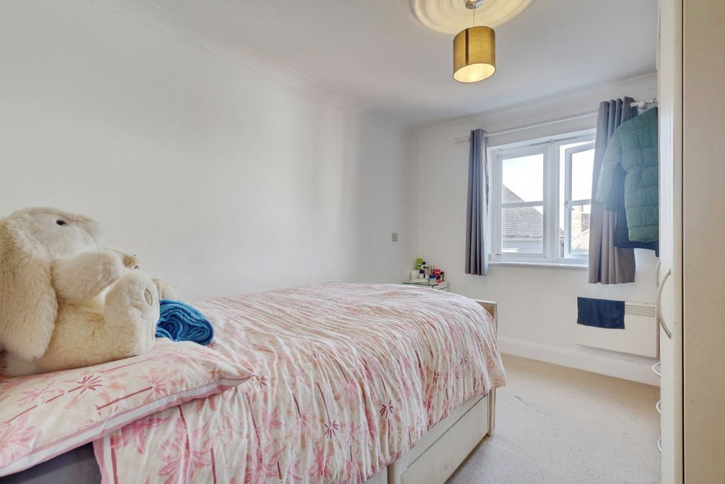 Additional image 10 of 2 bed flat for saleHigh Street, Benfleet SS7