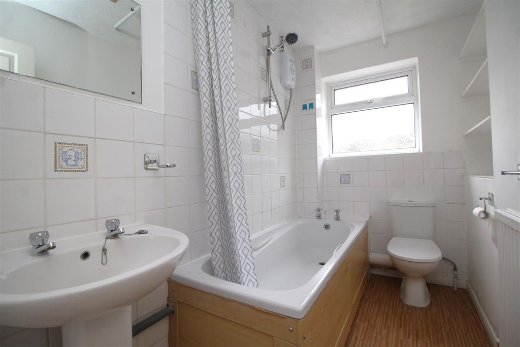 Property photo 2 of 9 Bathroom.Jpg