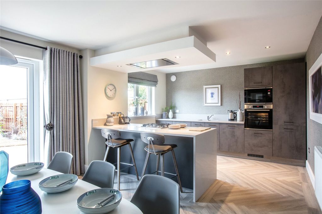 Property photo 3 of 6 Kitchen/Dining