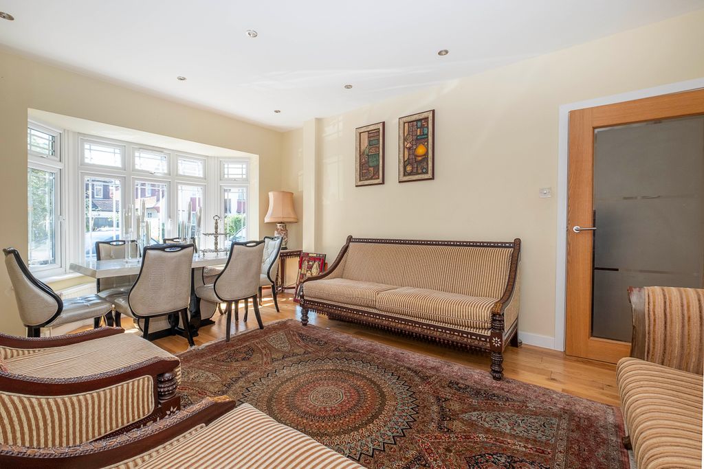 Property photo 2 of 19