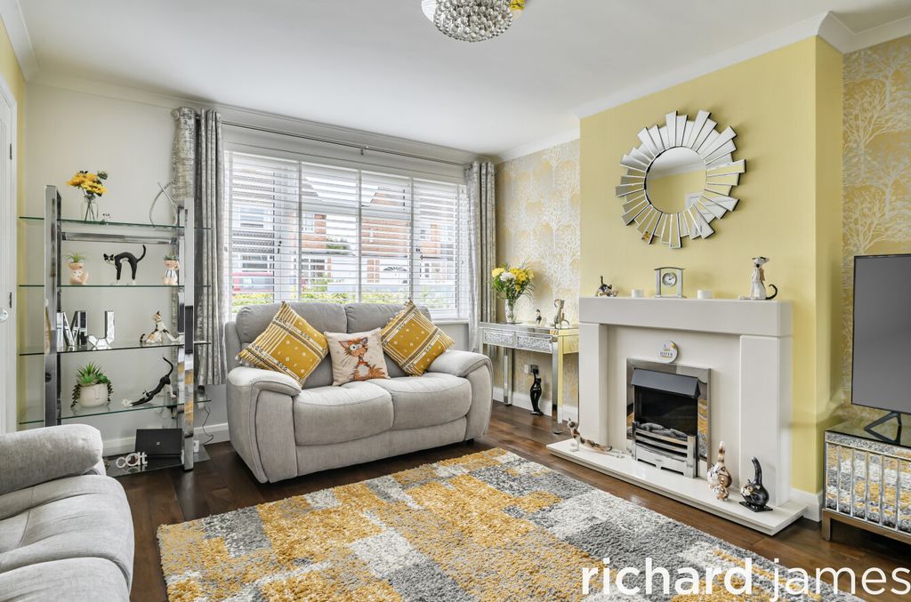 Property photo 3 of 15 Fad77127367E4d529F731c4Cbd15E635