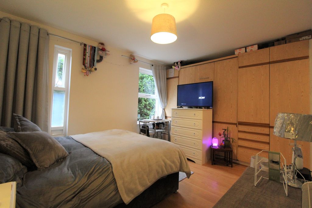 Property photo 1 of 5