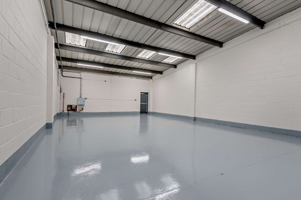 Property photo 3 of 14 8616550-Interior15-800