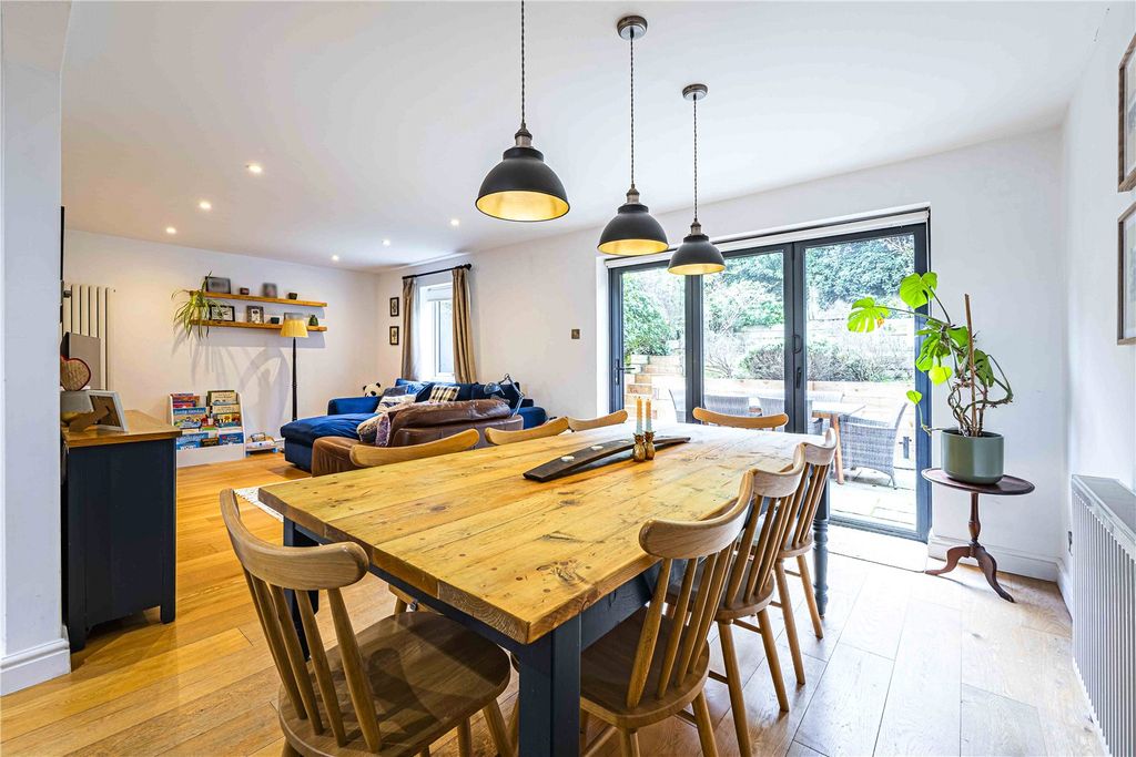 Property photo 2 of 21 Picture No. 18